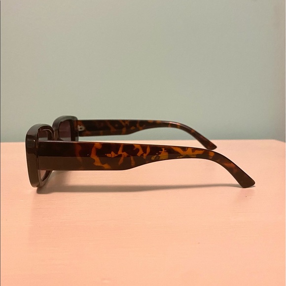 Rectangular Sunglasses - Picture 4 of 6